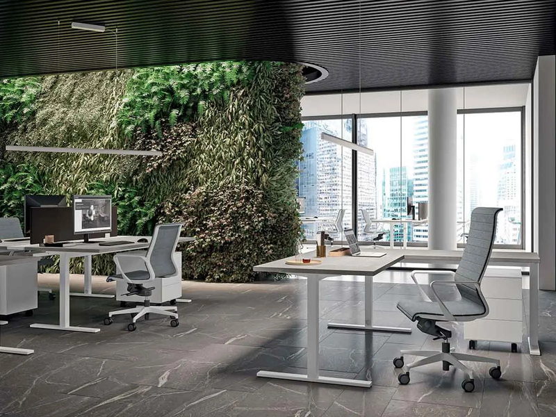 Mesa de oficina Quadrifoglio Idea+ Tube en un espacio de trabajo