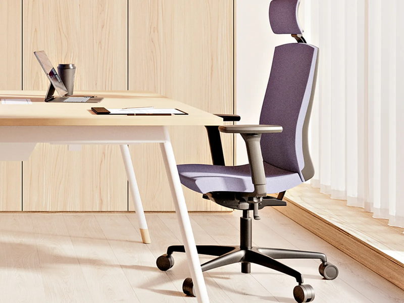 Silla de oficina Dile Office Flexa en un espacio de trabajo