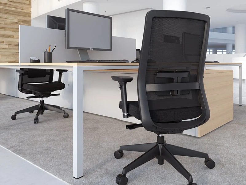 Silla de oficina Solver Space Mar en un espacio de trabajo