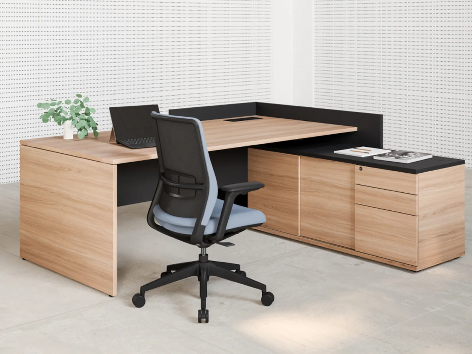 Actiu Ofimat Plus, composición de dirección en uso con silla de oficina