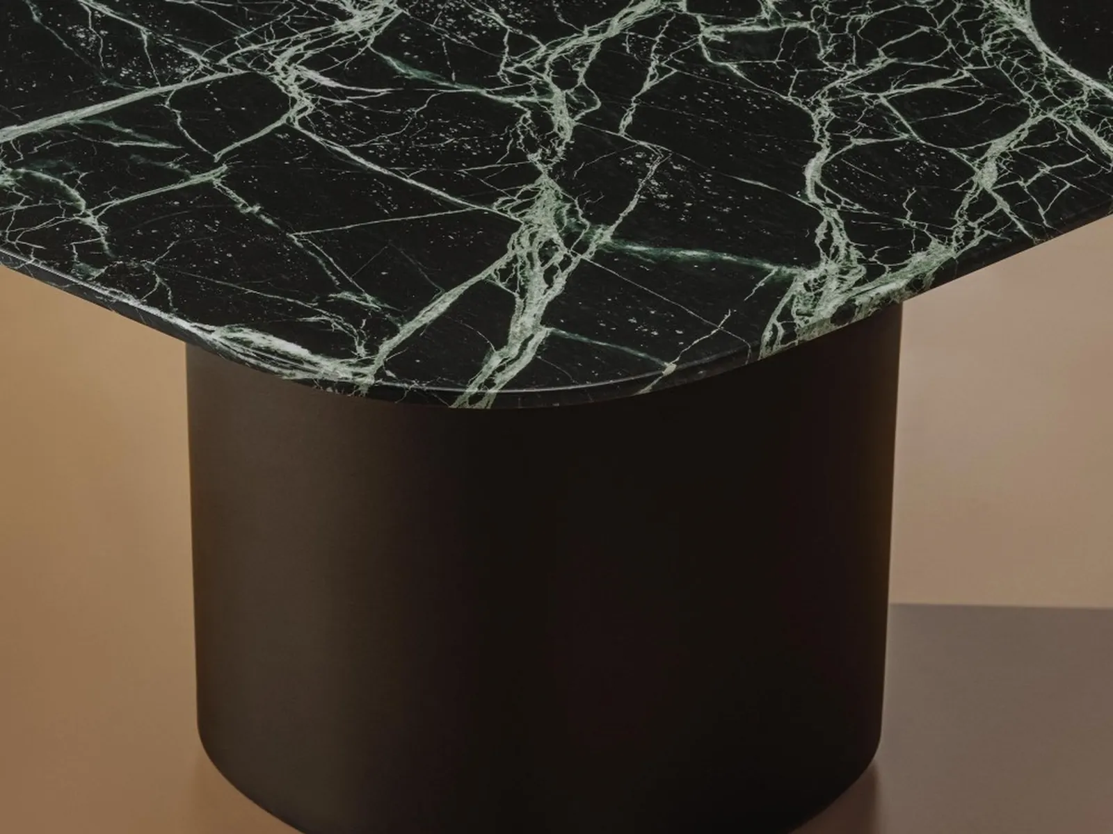Andreu World Solid Conference Table, detalle de la base en mármol