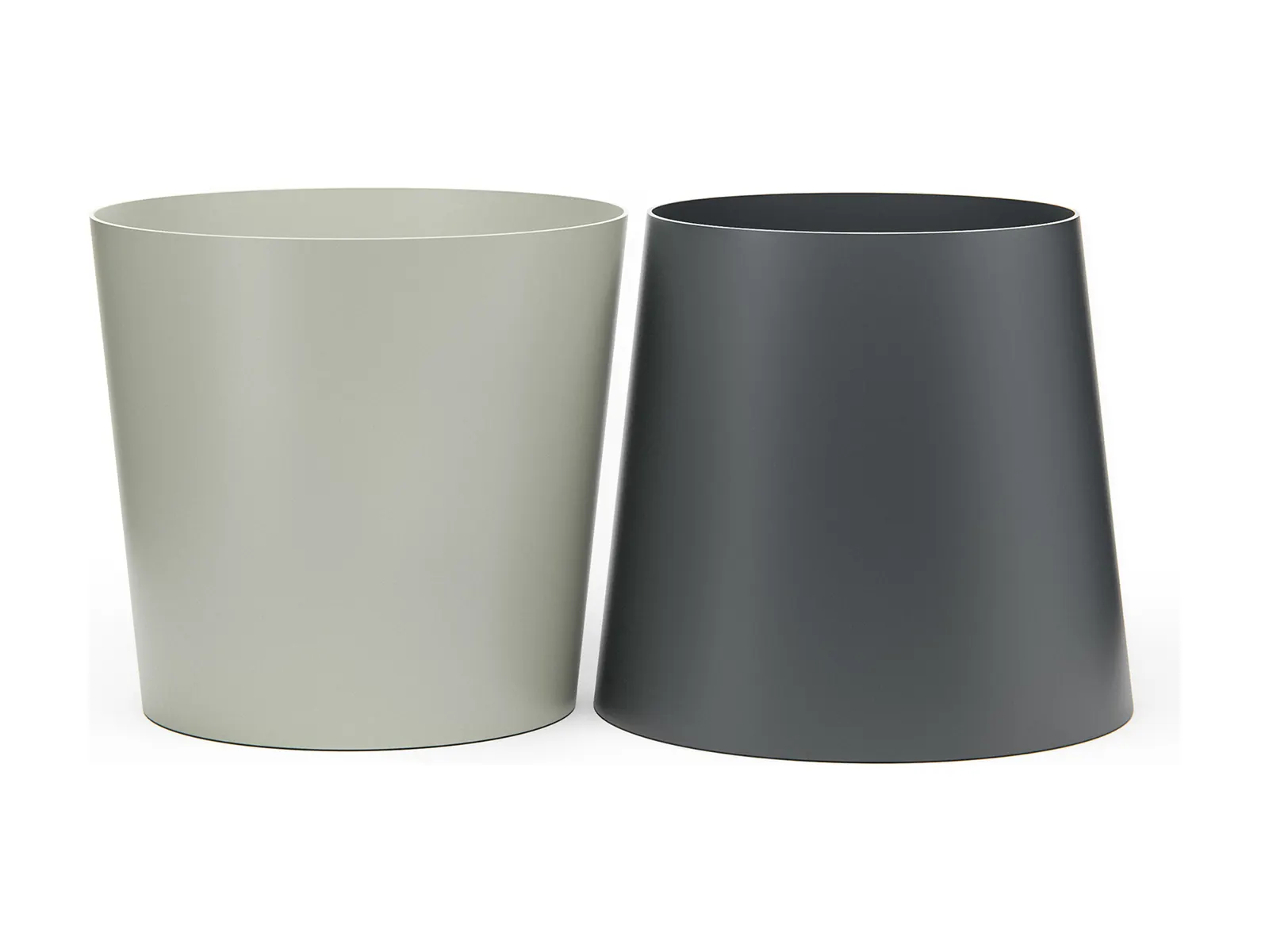 Dos jardineras Made Design Nipori de silueta tradicional e invertida, en gris claro y gris oscuro