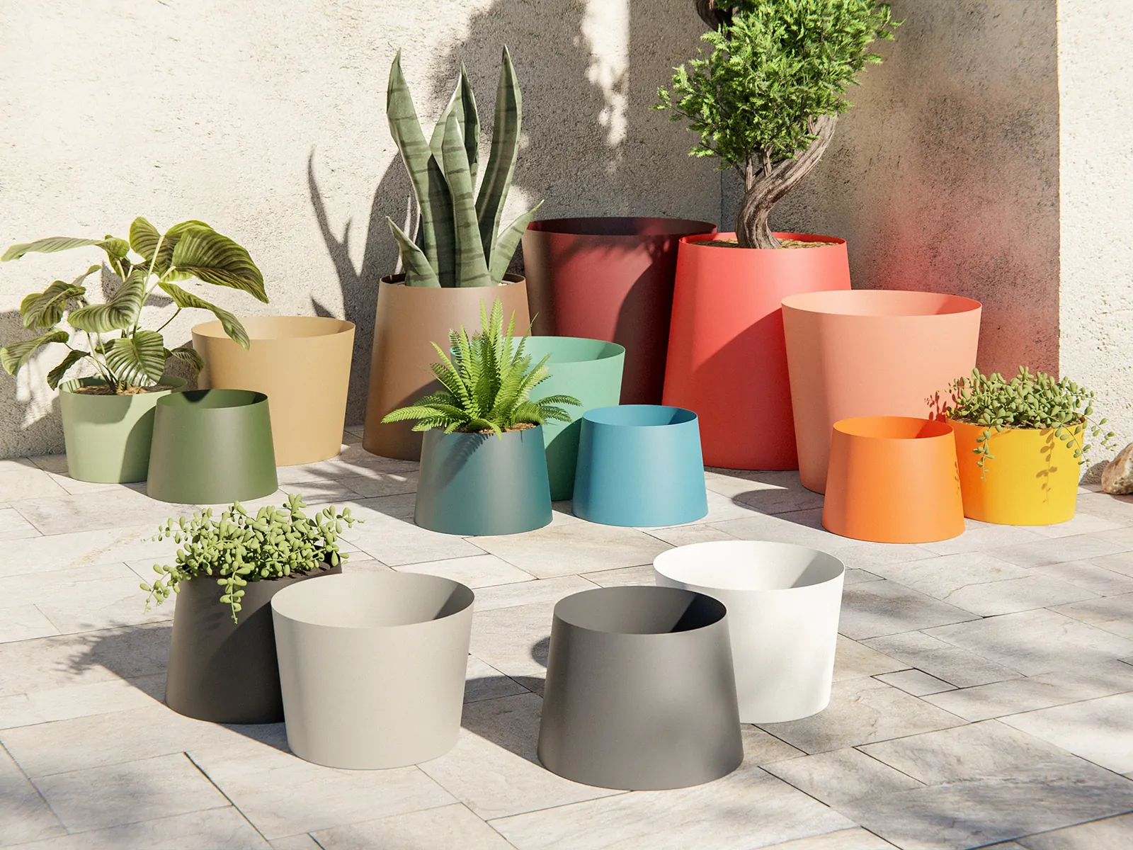 Jardineras Made Design Nipori de varios tamaños y colores en un patio exterior