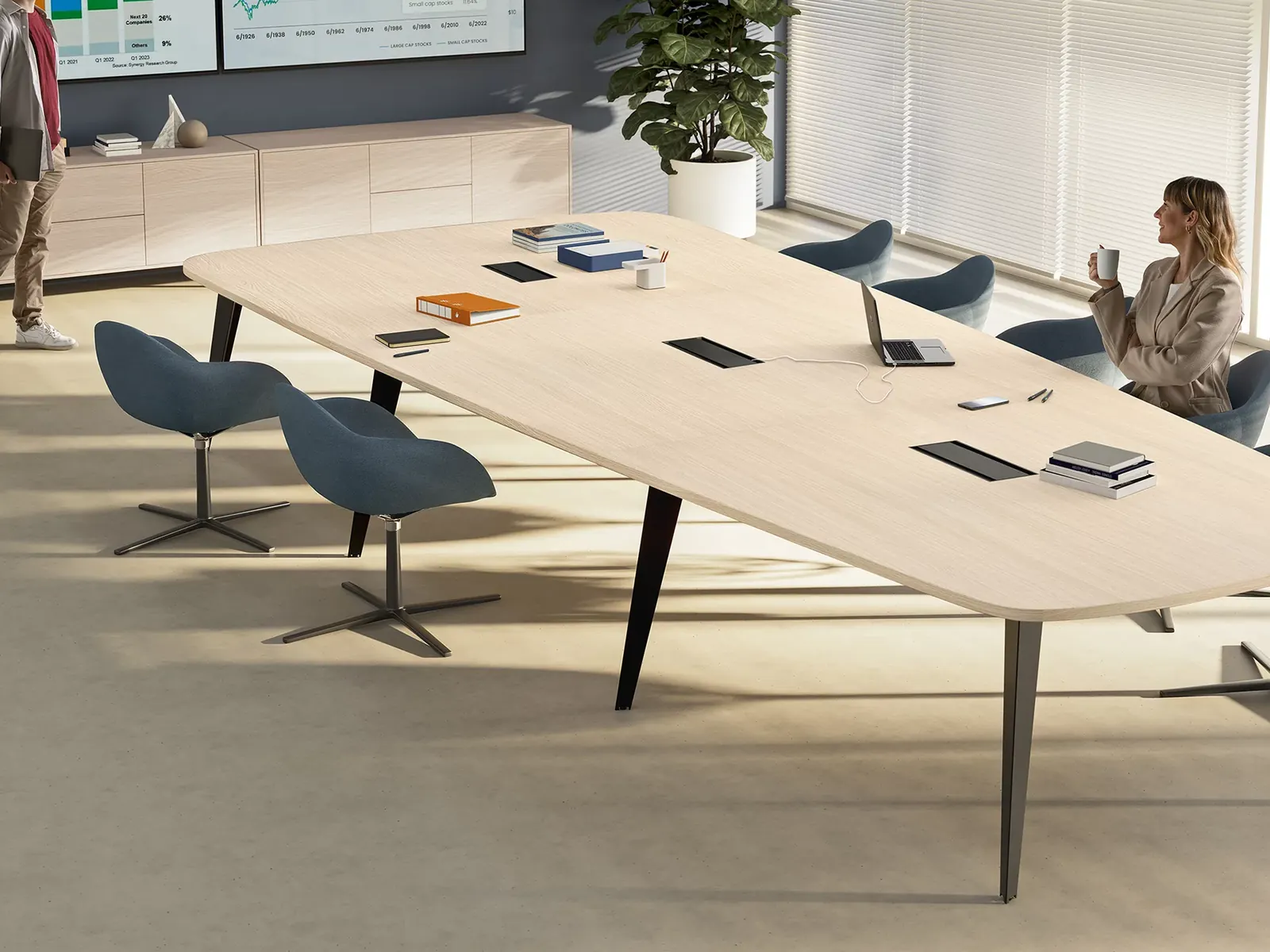 Martex Pigreco, mesa de reuniones de silueta trapezoidal