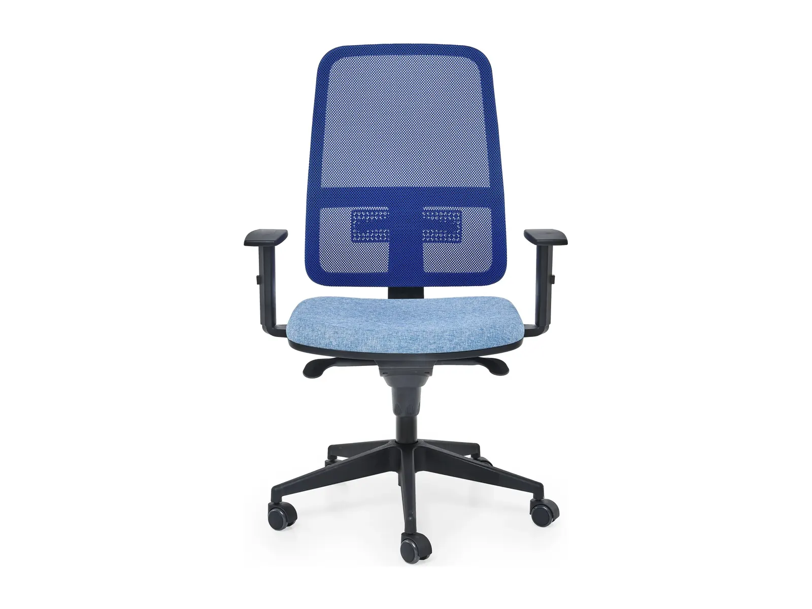 Silla Blaze de frente, con respaldo de malla azul, asiento tapizado en azul claro y base negra de cinco radios