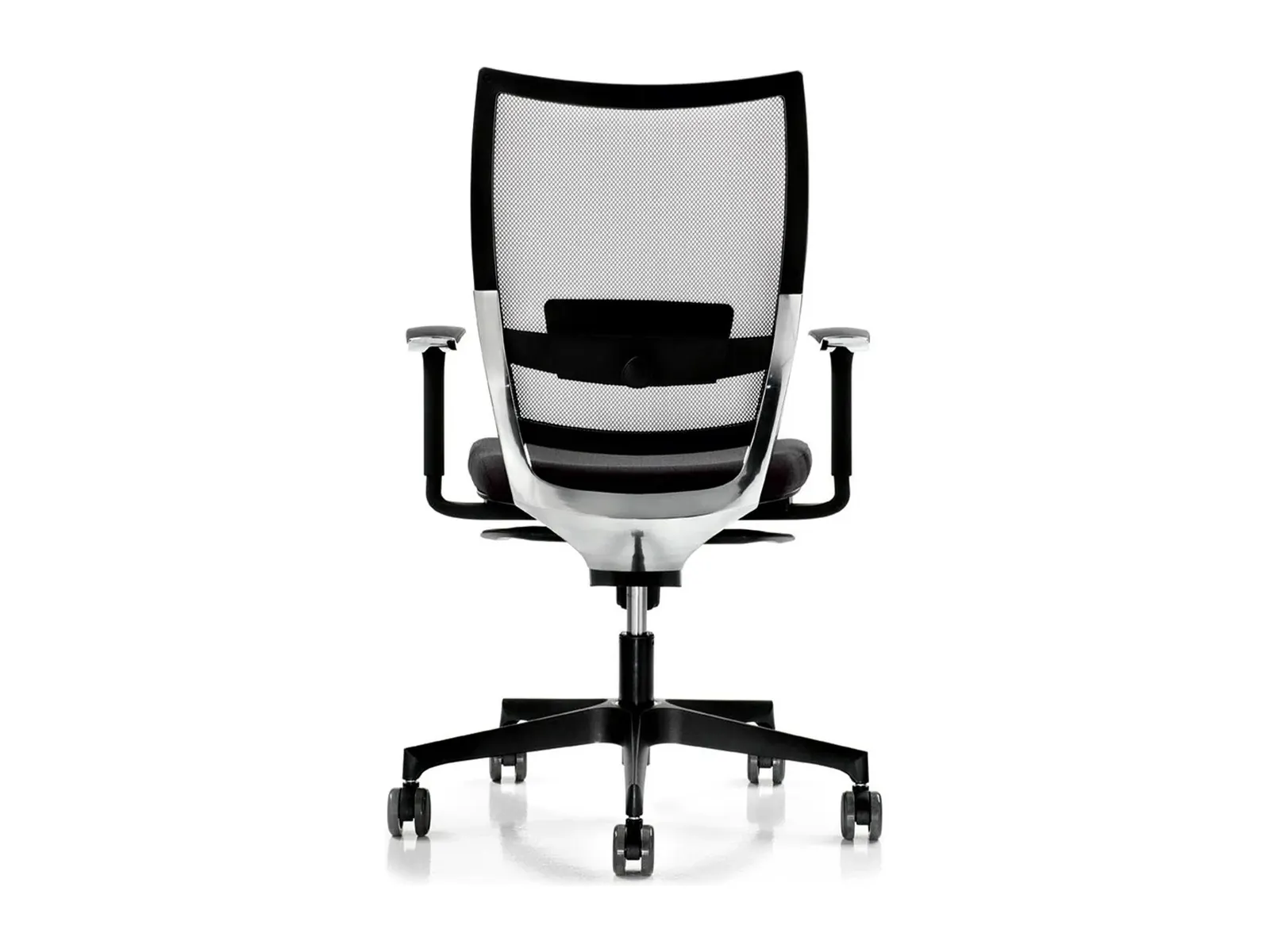 Respaldo de malla clara de la silla Concept visto por detrás, con la carcasa de la espalda y el apoyo lumbar
