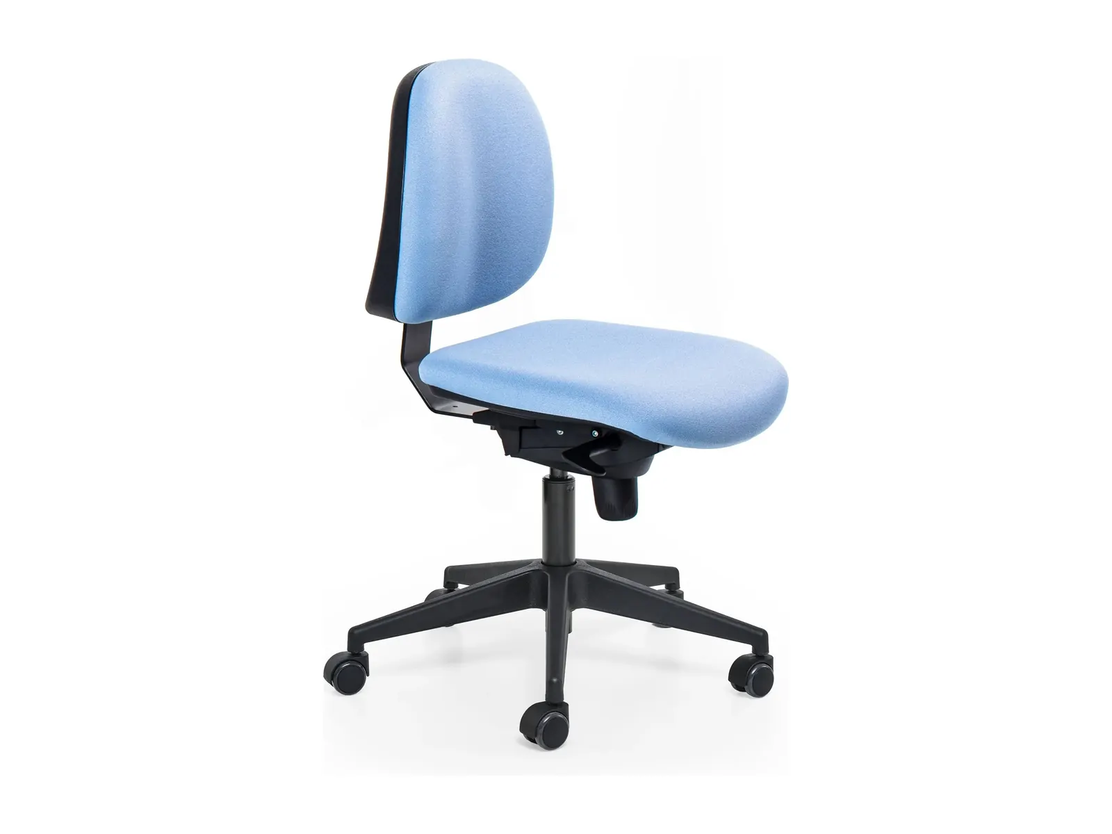 Silla Milán sin brazos, vista de tres cuartos, con el respaldo tapizado separado del asiento