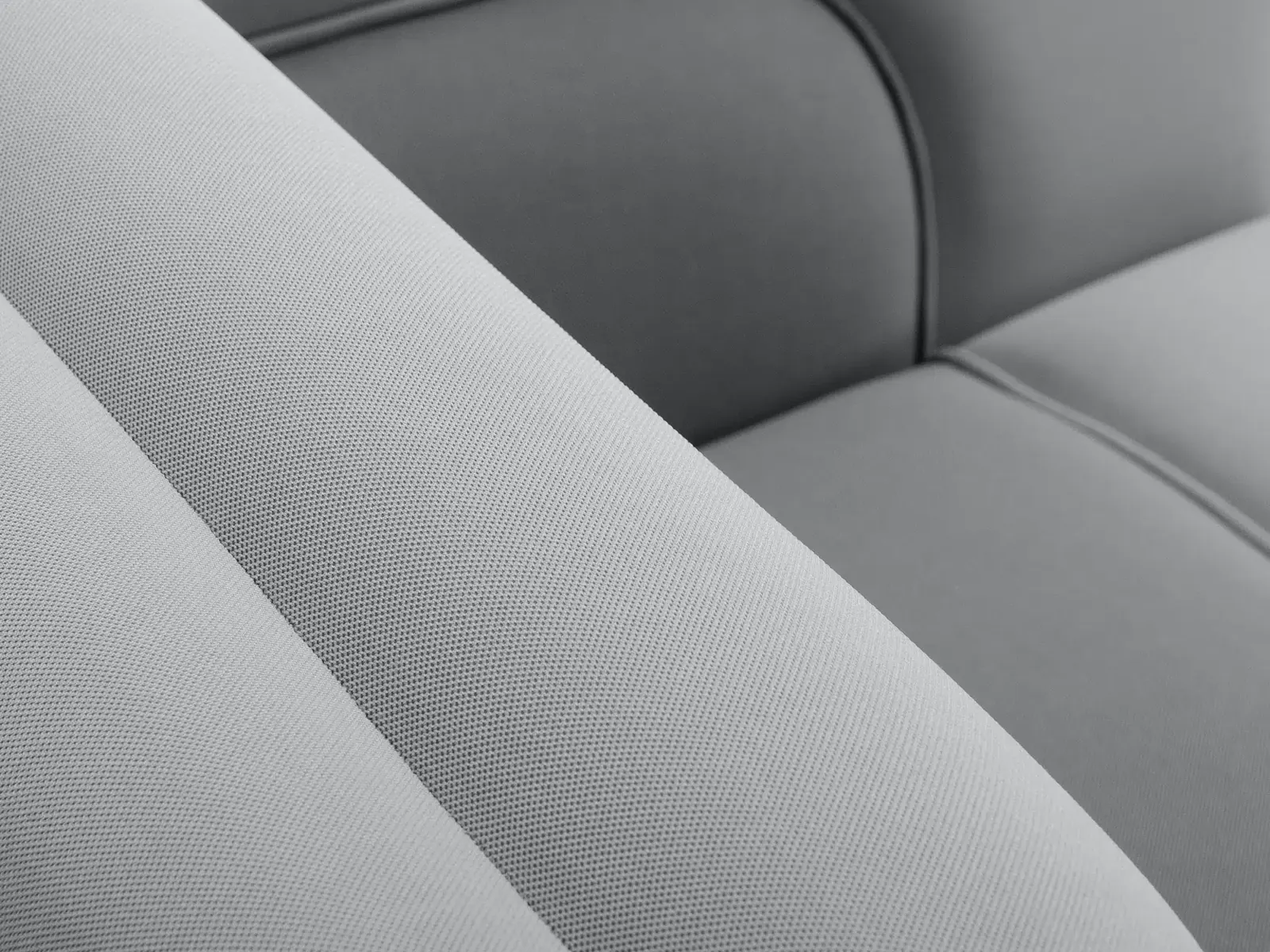 TM Leader Contract Swan, vista de tres cuartos